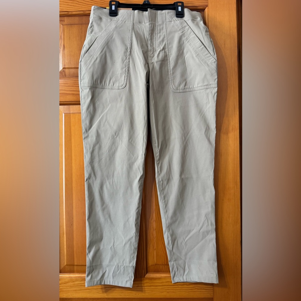 Eddie Bauer Women’s Khaki Chinos NWT Size 6
